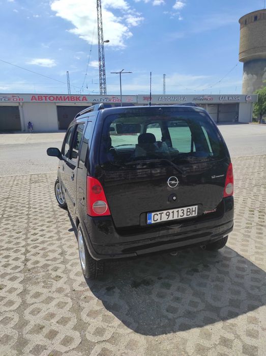 Автомобил Опел агила