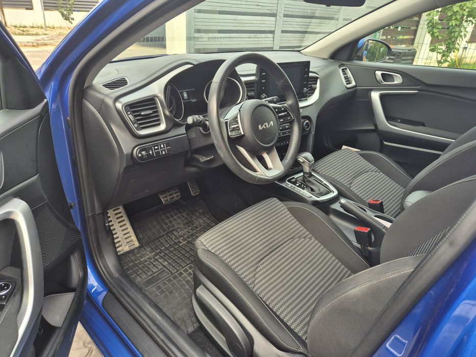 Kia Ceed 1.5  Hibrid 160 cp 7 DCT Unic proprietar