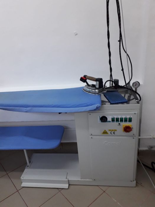 Masă de călcat profesională Comel FR/E cu boiler și aspirație – Italia