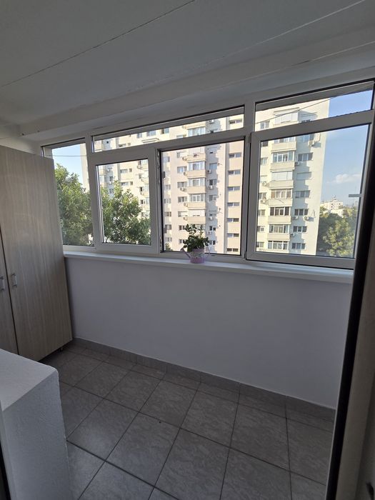 Ofer spre inchiriere 3 camere in zona Trapezului