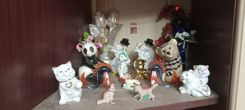 Статуэтки разные продаются