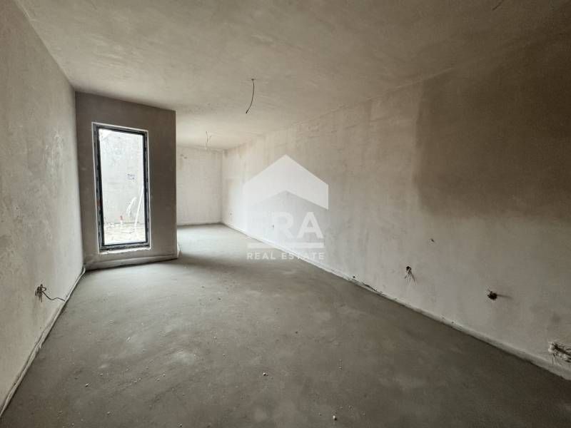 Продава се Тристаен апартамент в Варна, Левски - 181 кв.м за 933 €/кв.м - Снимка #9