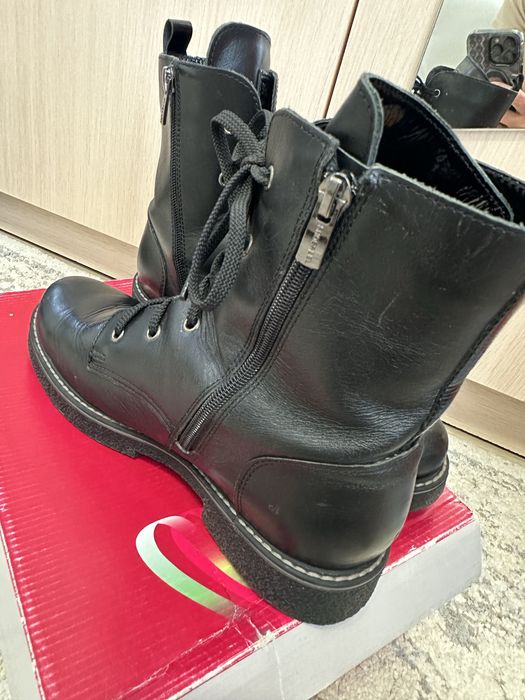 Продам демисезонные ботинки.