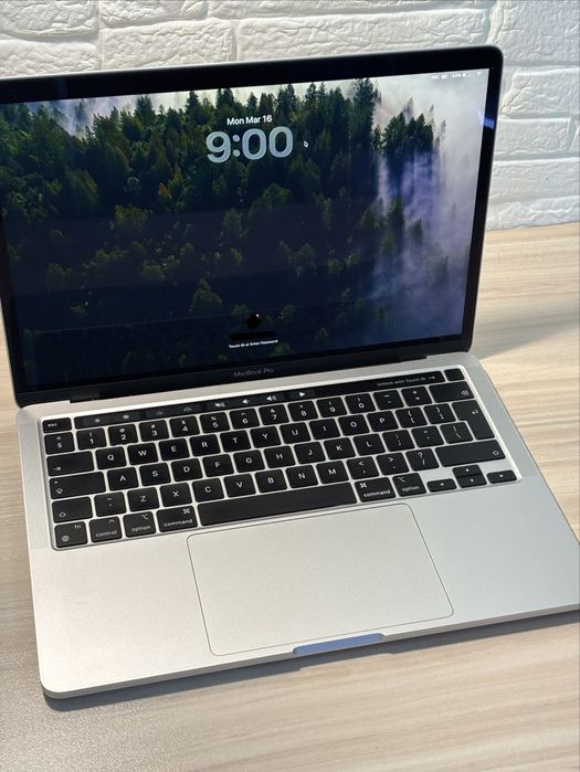 MacBook Pro M1 13” / 16GB RAM / Touch Bar / Отлично състояние