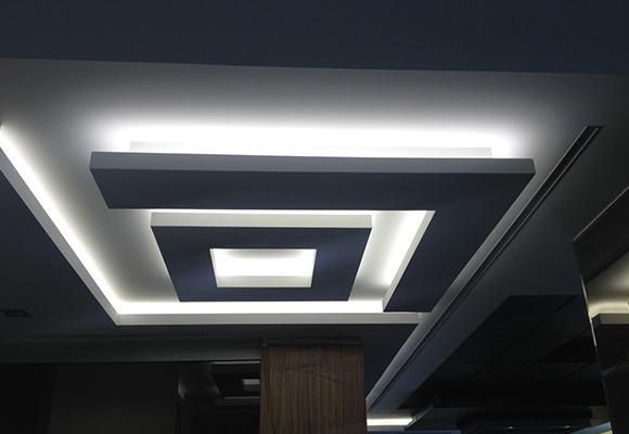 Камни скалы баррельефы