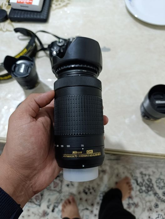 Nikon d3300 komplekt sotiladi