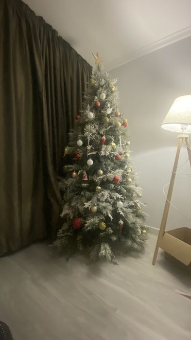 Продаем ёлку с игрушками