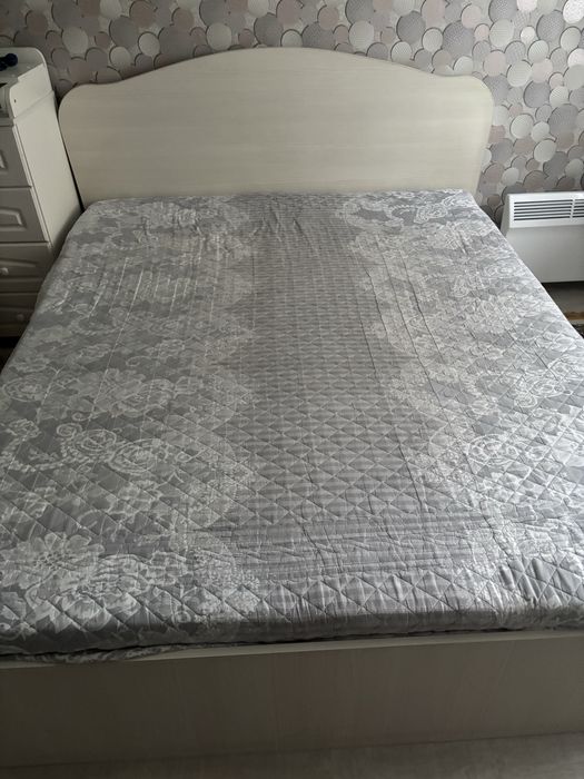 Продам спальный гарнитур