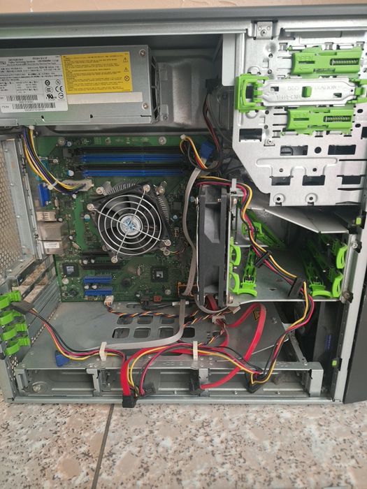 Продам сервер Fujitsu PRIMERGY TX100 S3p