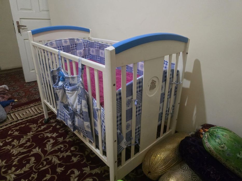 Продаётся детская кроватка