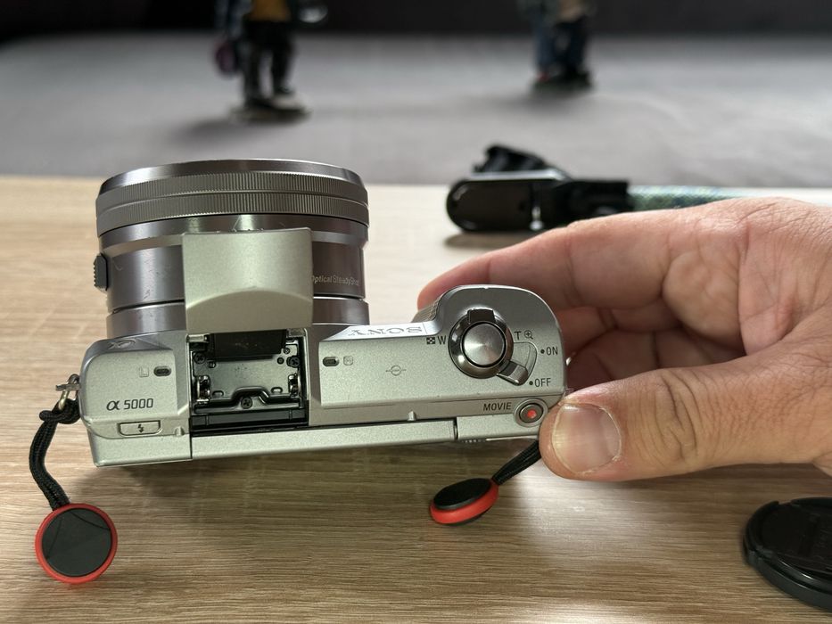 Sony Alpha A5000 + 16-50mm OSS