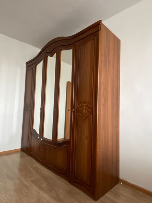 Продам срочно Спальный шкаф