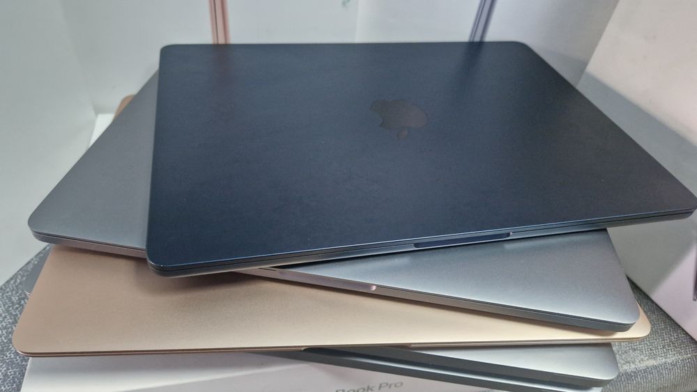 Apple MacBook - заключени, за части