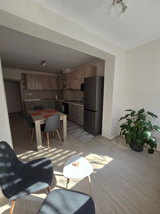Дава се под наем Тристаен апартамент в Варна, Автогара - 96 кв.м за 580 € - Снимка #2