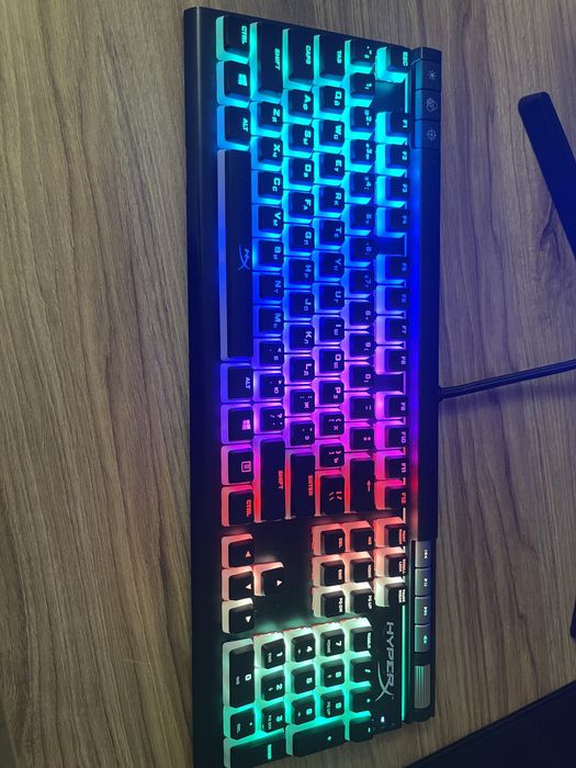 Подам клавиатуру HyperX