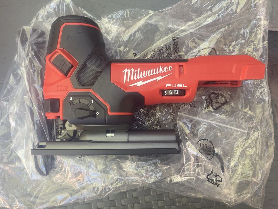 Milwaukee , pendular m18 NOU model FBJS