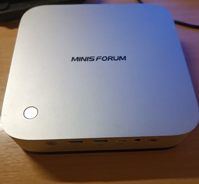 Mini pc Minisforum Ai X1 pro CPU Ryzen AI 9 HX 370 12core/24 threads 1TB nvme 1x16gb DDR5