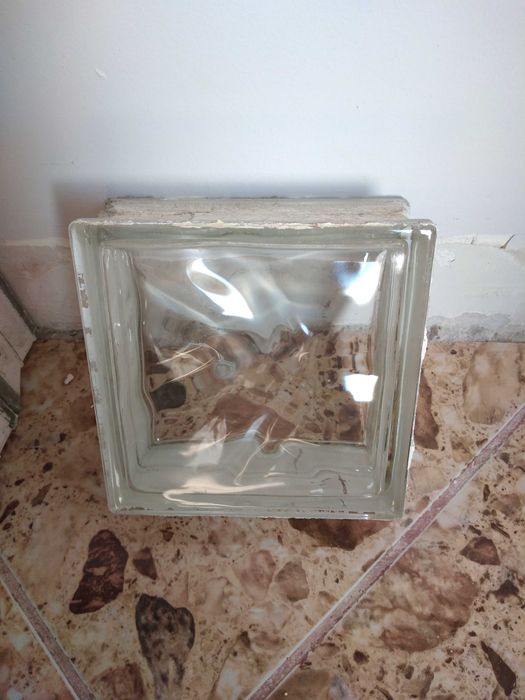 Vand caramida de sticla