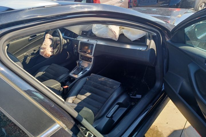 Lampa stop dreapta pe aripa Volkswagen VW Passat B6