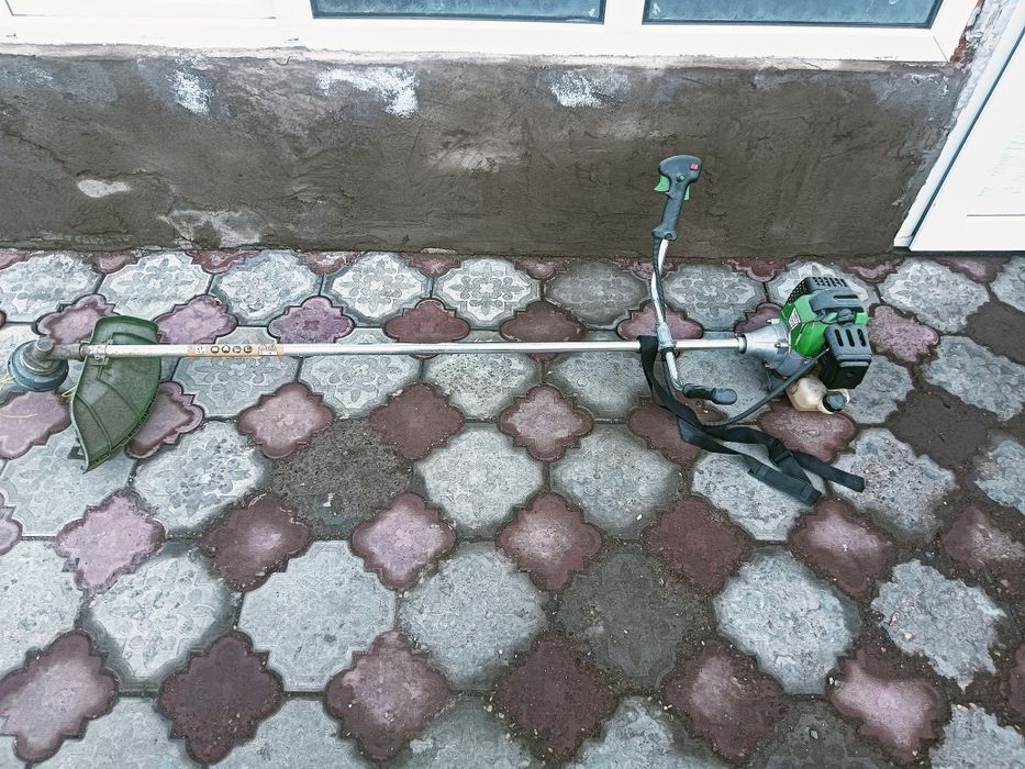 Сенокосилка бензиновая