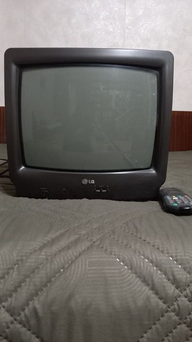Телевизор,работещ  запазен.с всички кабели и работещо дистанционно