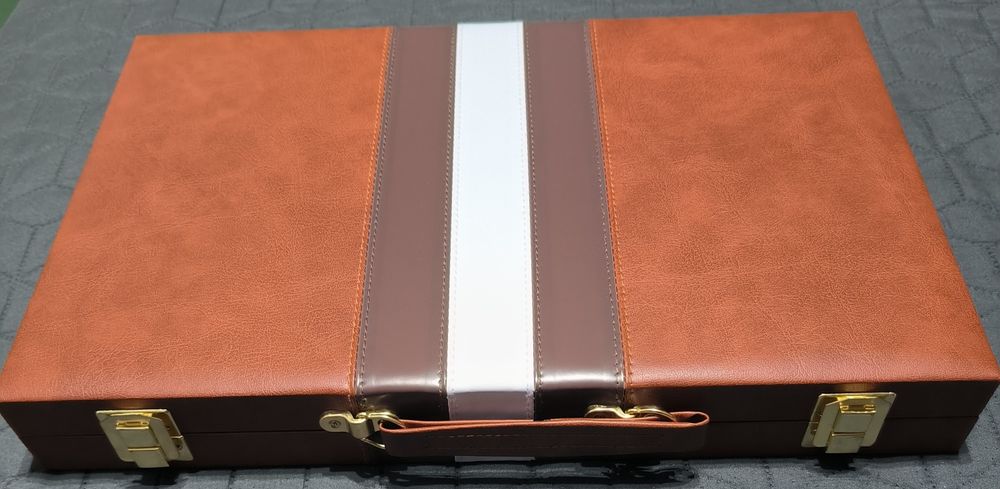 Кожена табла за игра, тип куфар