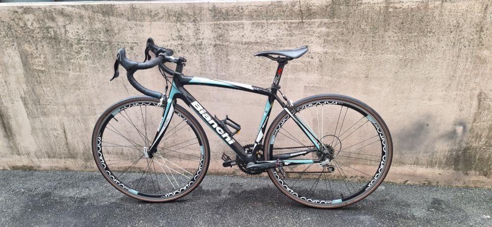 Продам карбовый шоссейник Bianchi