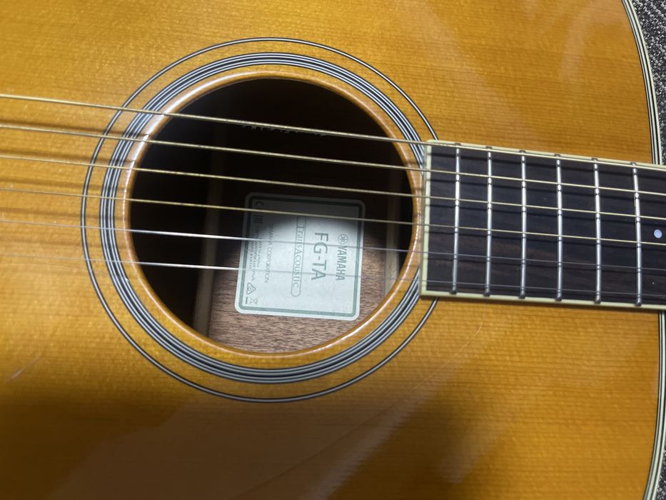 Трансакусиика Yamaha FG-TA