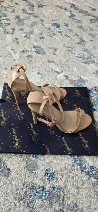 Босоножки женские