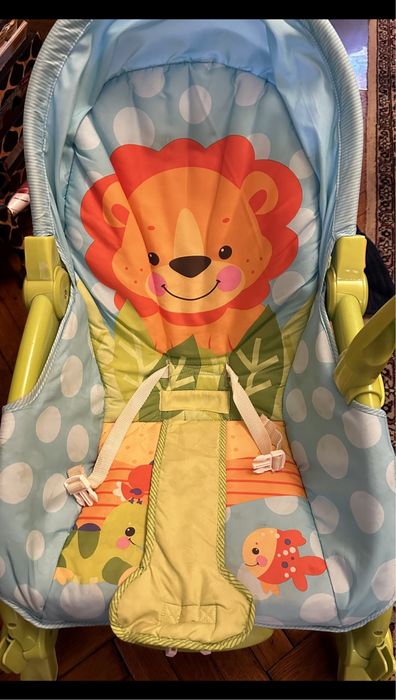 Бебешки шезлонг и люлеещ се стол Fisher Price