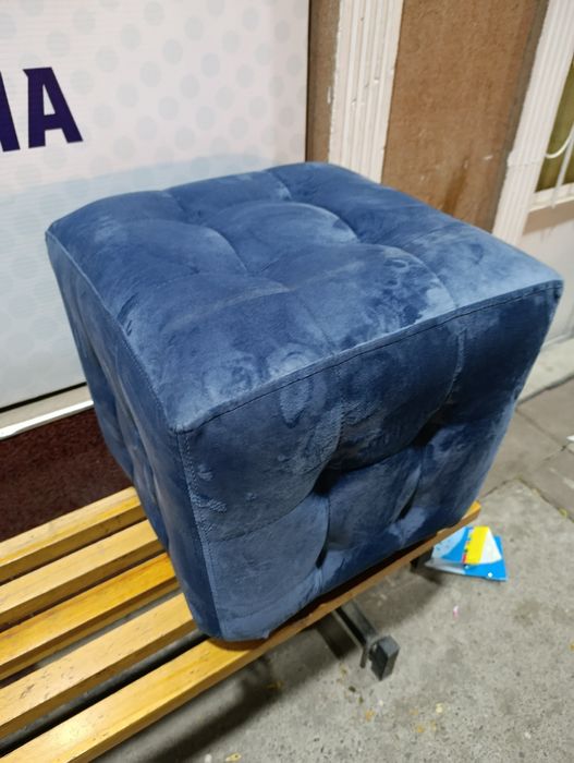 Мягкий пуфик для прихожей или спальни.