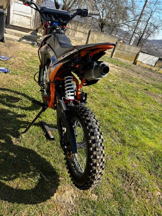 Vând cross kxd 125 ca nou doar 15 h de funcționare