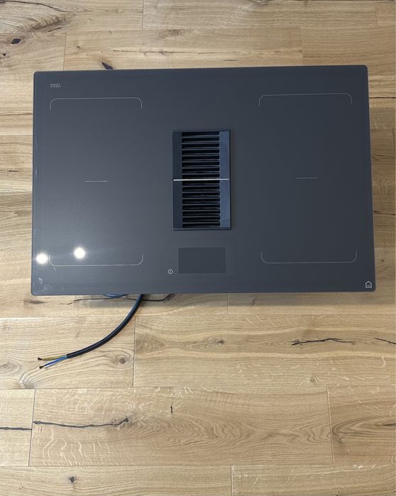 Nou Plita cu hota integrata