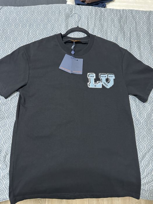 Tricou LV.            .