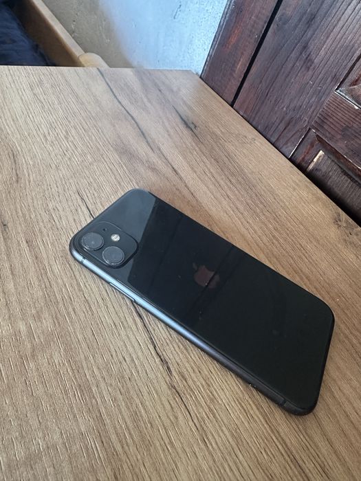 Iphone 11 negru 128GB functioneaza foarte bine