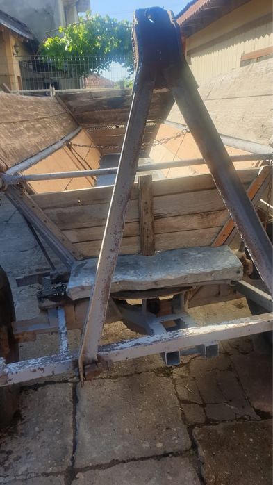 Vand caruta pentru tractor