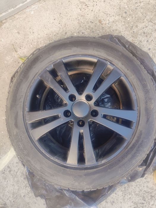 Anvelope iarna cu jante de 16 folosite pe un vw golf