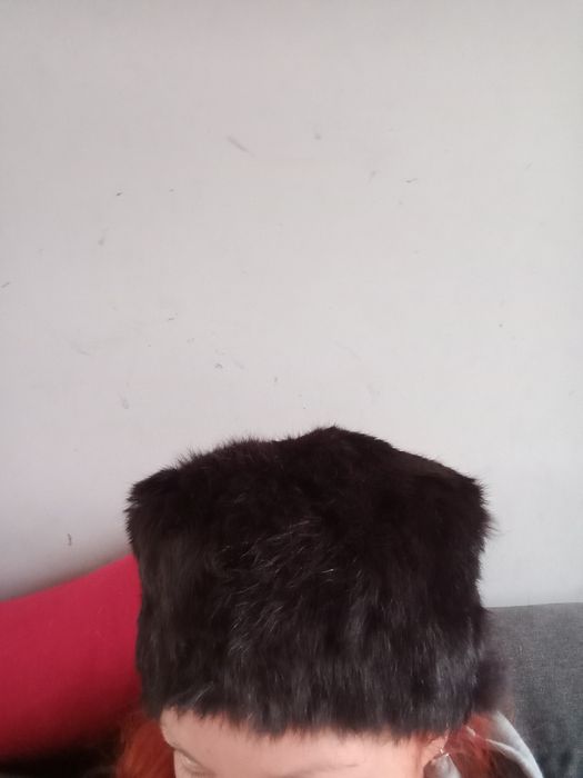 Зимна шапка sisley, заешка кожа с косъм