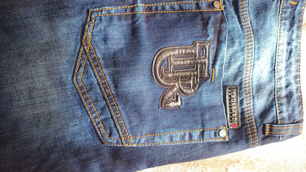 Дънки трусарди не ползвани