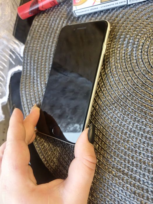 Продавам iPhone 8s