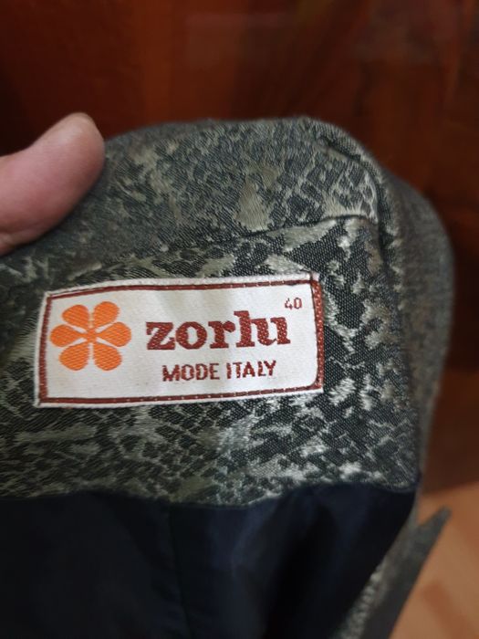 Женские костюмы.