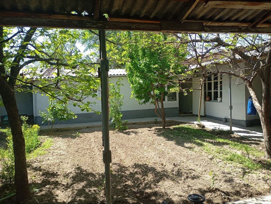 Срочно Троицкийда 2.5 сотикли ховли уй сотилади.