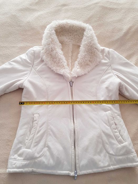 Geaca alba cu blanita, marimea 36 / S