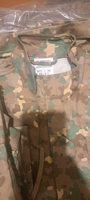 Ținută militară și bocanci de vară.