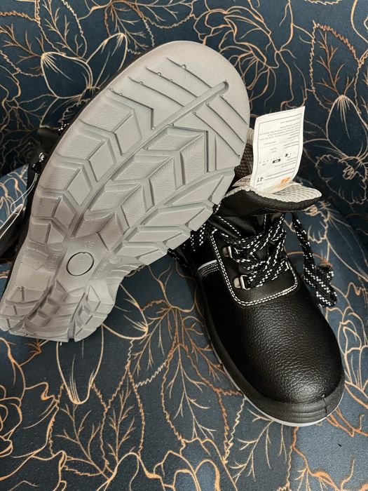 Продам ботинки рабочие