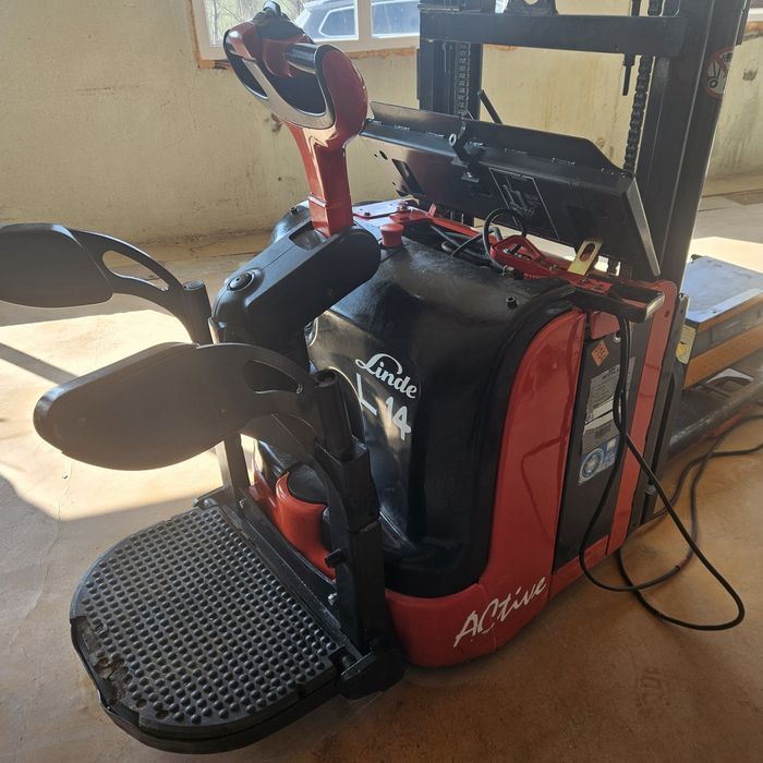 Електрическа палетна количка-стакер LINDE L14