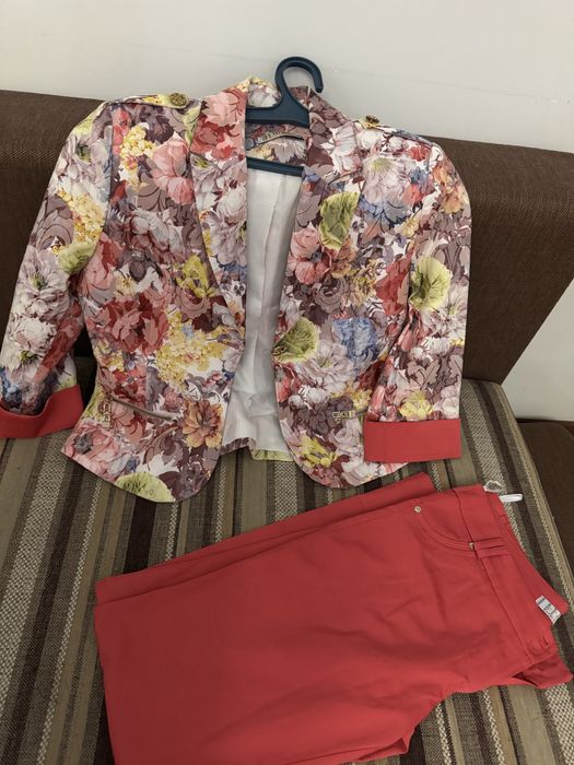 Женский костюм. С брюками.