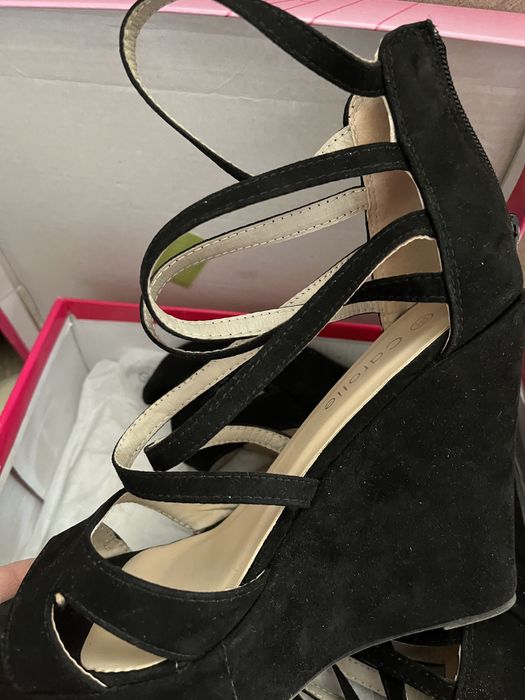 Високи обувки на платформа черни