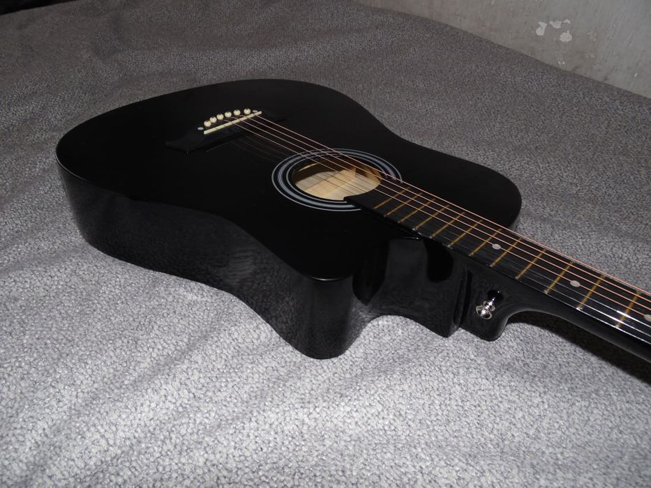 Акустическая гитара