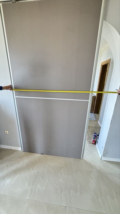 Интериорна плъзгаща врата.